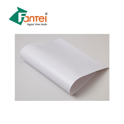 260Gsm PVC 옥외 광고 재료는 광택이 난 엷은 조각 모양을 뜨겁게 합니다